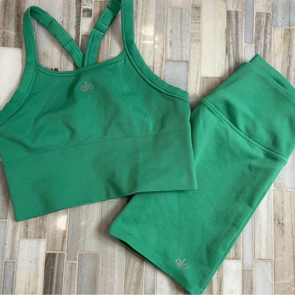 ALO set Seamless Ribbed Favorite Bra Tank+ seamless ribbed favorite shorts green - Picture 15 of 16